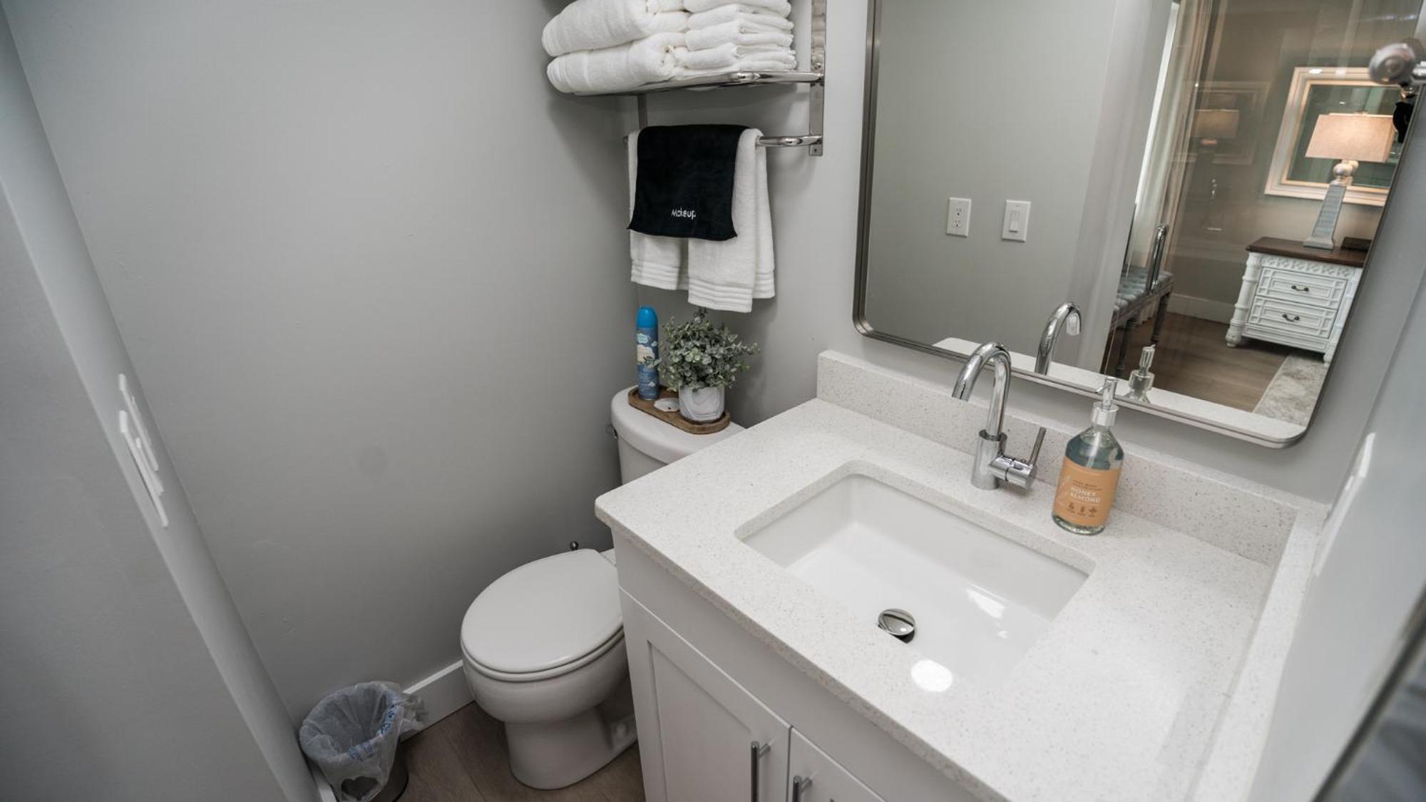 New Rental - 3Br 3Ba Corner Beachfront - 2024 Remodel - 3 Pools, Tiki Hut, Gym, Tennis Panama City Beach Exterior photo