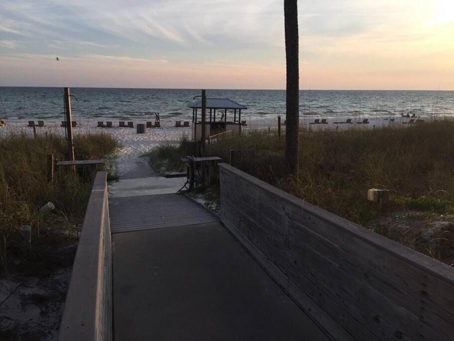 New Rental - 3Br 3Ba Corner Beachfront - 2024 Remodel - 3 Pools, Tiki Hut, Gym, Tennis Panama City Beach Exterior photo